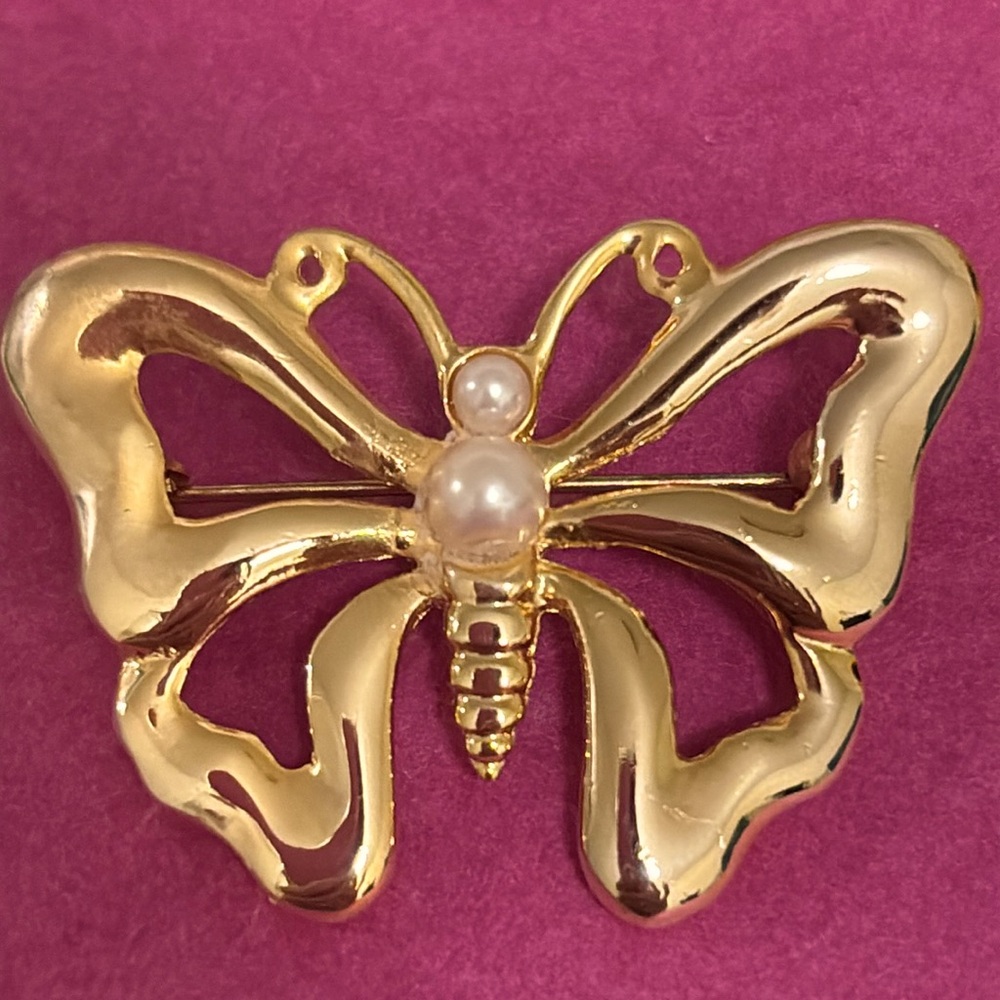 AAI vintage butterfly brooch with faux pearls